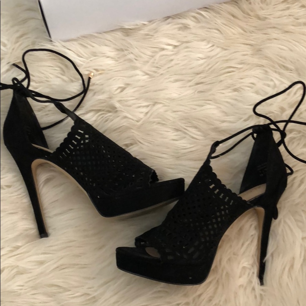 Also 7.5 wrap around black heels - Picture 2 of 3